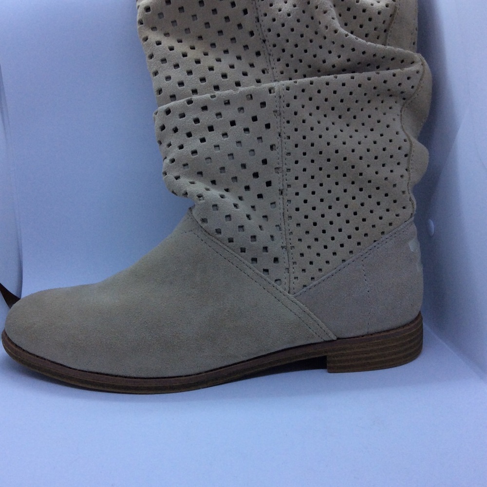 Tan boots size 9